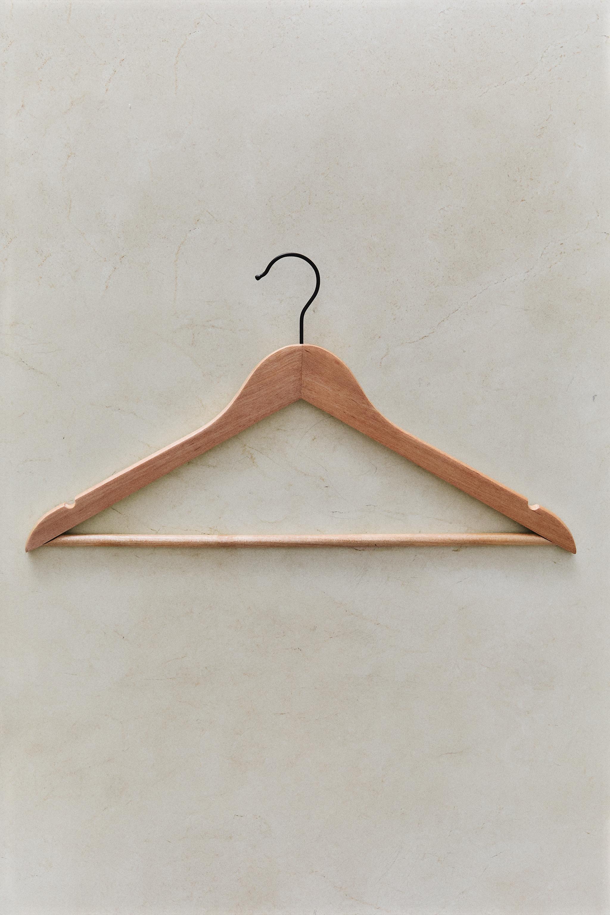 CINTRE BOIS LAQUÉ (LOT DE 3)